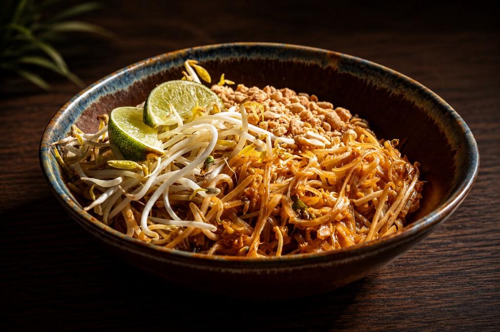 Khom Fai Pad Thai with peanuts, bean sprouts, and lime